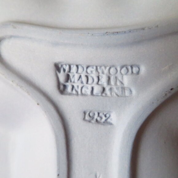 4 Vintage Diamond, heart, clover and spade shaped Wedgwood Blue Jasperware Trink - Picture 5 of 10